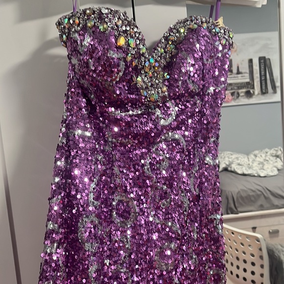 Beautiful Purple Dress long with sequins and gems - Picture 2 of 4